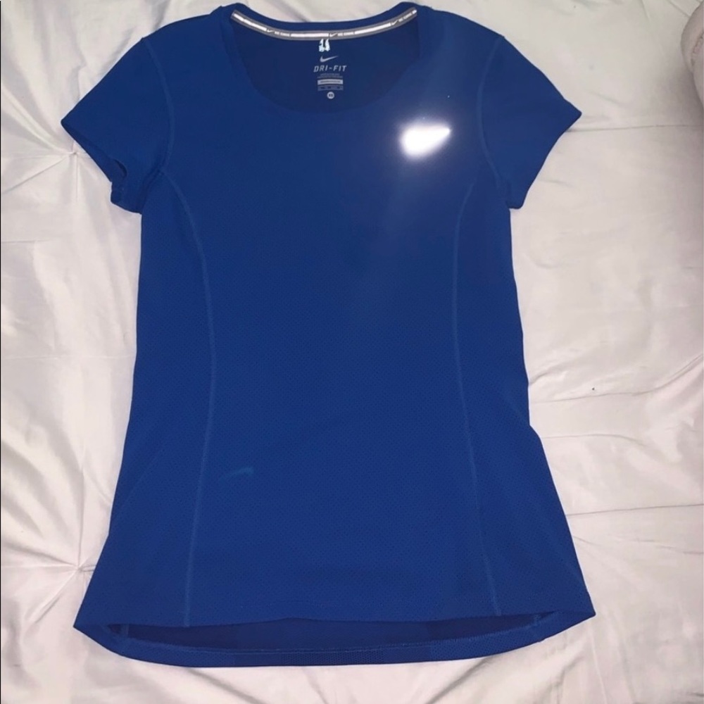 nike tops